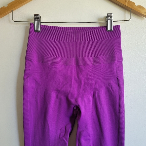 Lululemon, Zone In Tight, Tender Violet, Size 4 - Picture 7 of 9
